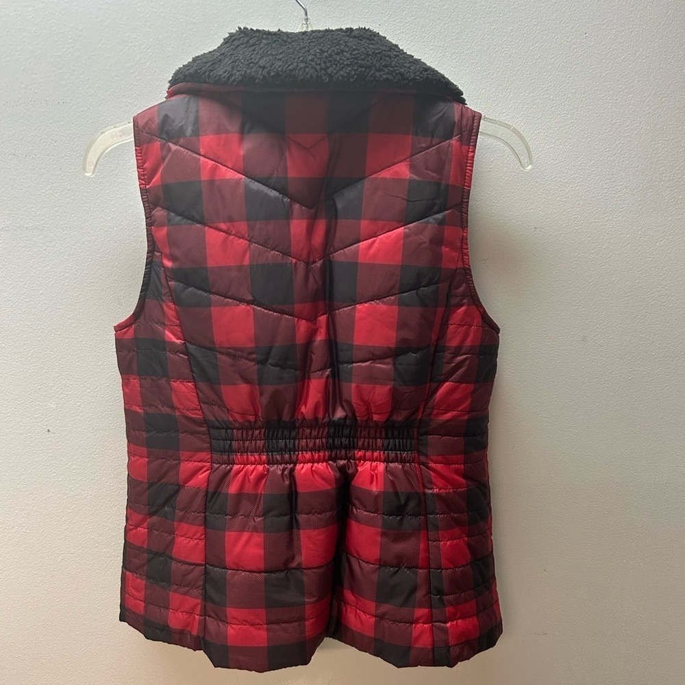‼️BF SALE‼️Talbots Red and Black Plaid Vest with Sherpa Lining Size Petite Small - Picture 2 of 3